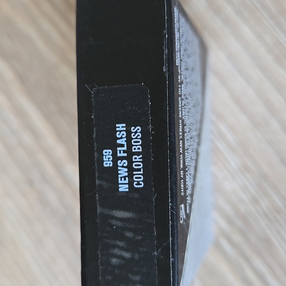 NEW IL Makiage Color Boss Eyeshadow in NEWS FLASH - Picture 4 of 4